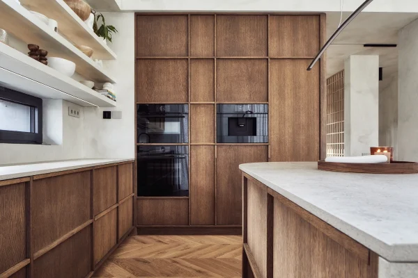 Japandi stílusú konyha – természetes anyagok és letisztult bútorok harmóniája